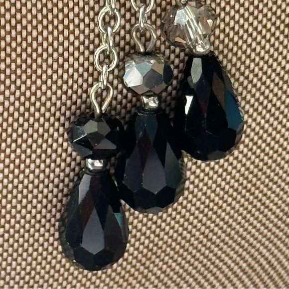 Black faceted glass teardrop shaped beaded necklace and earring set - Picture 7 of 13